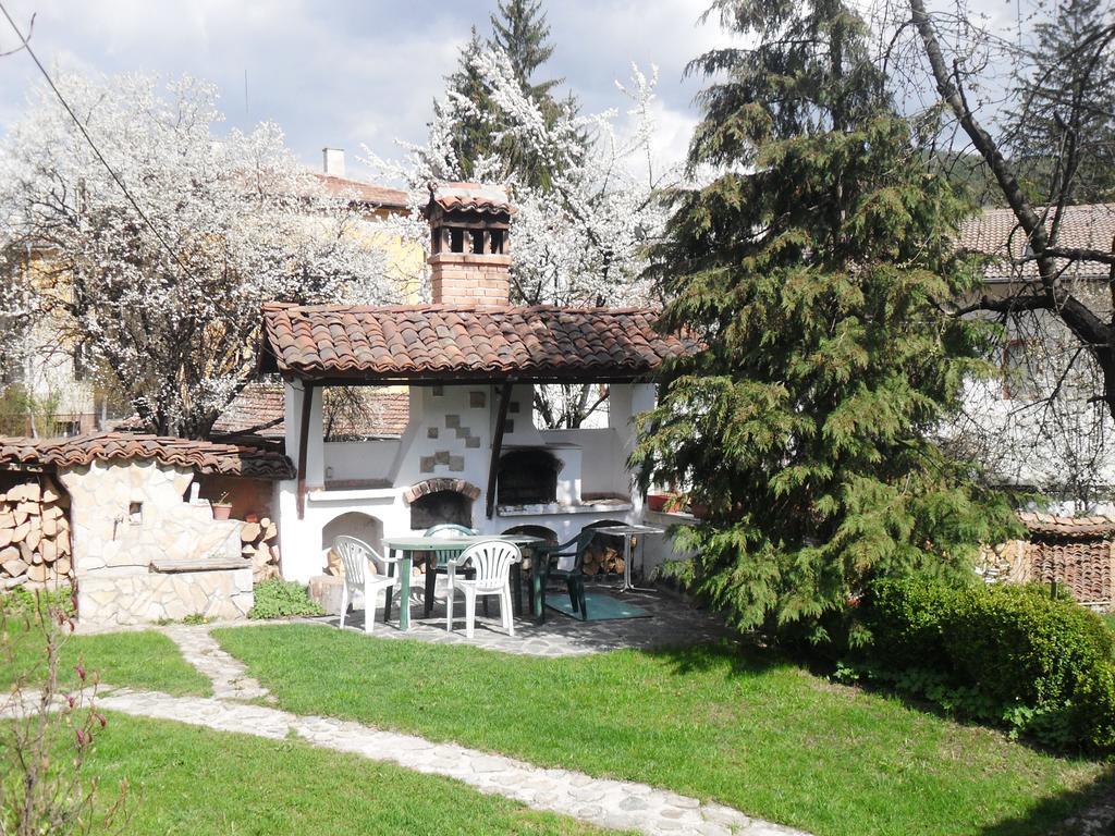Borimechkova Kashta Hotell Koprivsjtitsa Exteriör bild